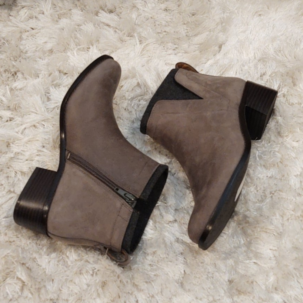 NEW Vionic Joslyn Gray ankle boots